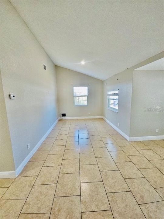 For Rent: $1,650 (3 beds, 3 baths, 1196 Square Feet)