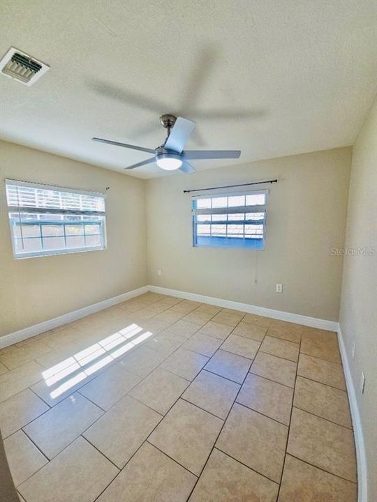 For Rent: $1,650 (3 beds, 3 baths, 1196 Square Feet)