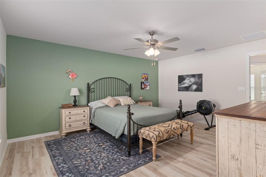 For Sale: $264,900 (3 beds, 2 baths, 1556 Square Feet)