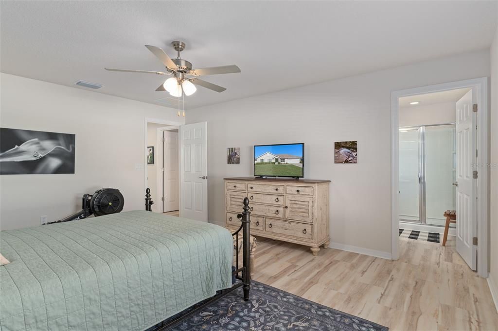 For Sale: $264,900 (3 beds, 2 baths, 1556 Square Feet)