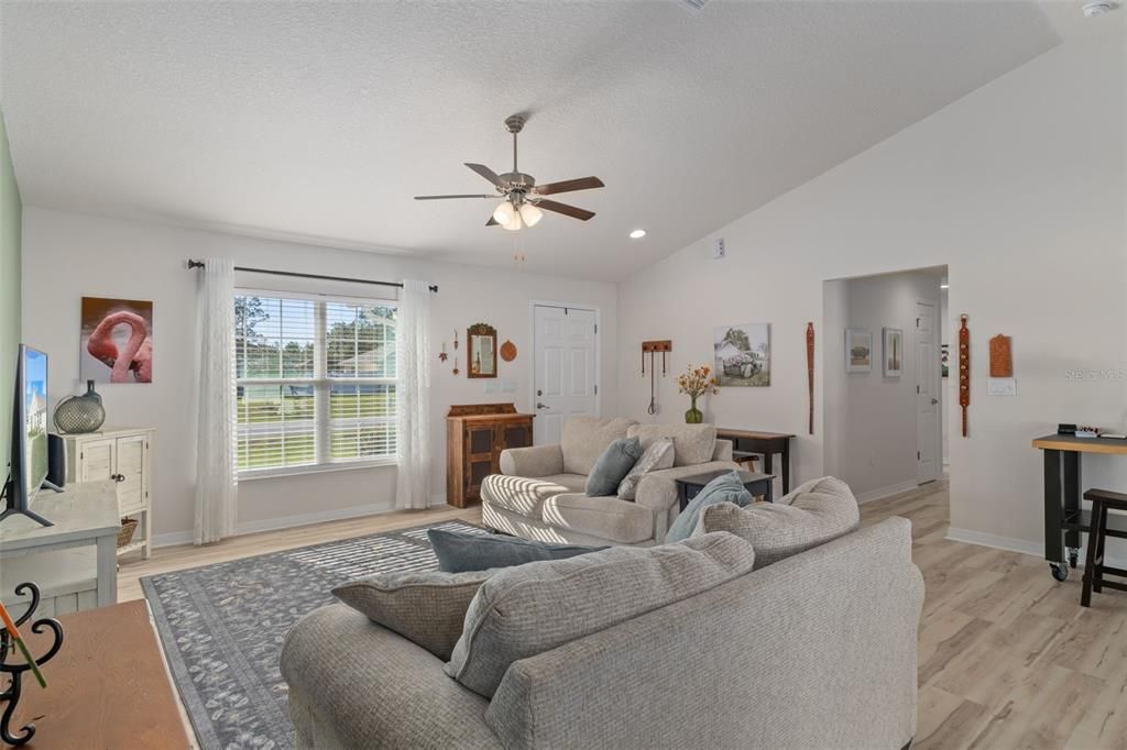 For Sale: $264,900 (3 beds, 2 baths, 1556 Square Feet)