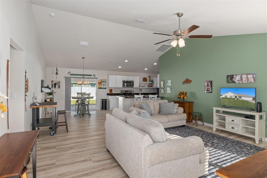 For Sale: $264,900 (3 beds, 2 baths, 1556 Square Feet)