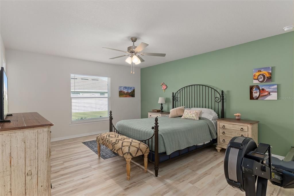 For Sale: $264,900 (3 beds, 2 baths, 1556 Square Feet)