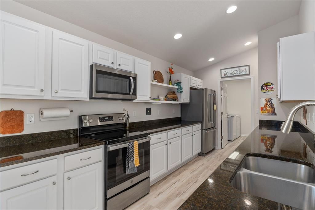 For Sale: $264,900 (3 beds, 2 baths, 1556 Square Feet)