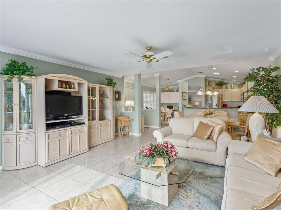 Active With Contract: $375,000 (2 beds, 2 baths, 1686 Square Feet)