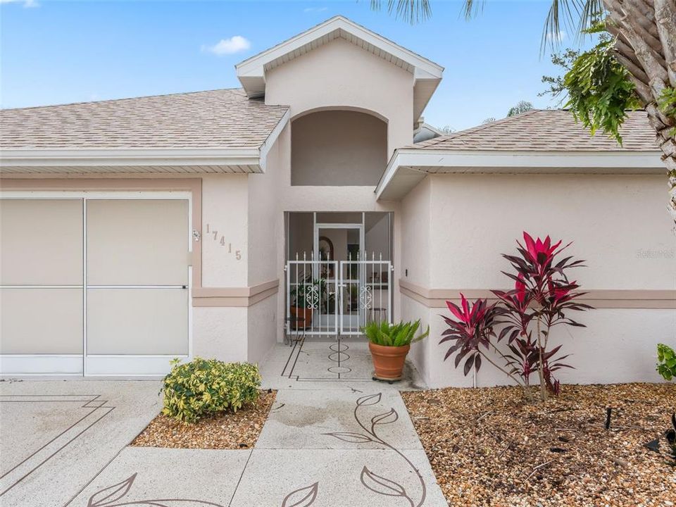 Active With Contract: $375,000 (2 beds, 2 baths, 1686 Square Feet)