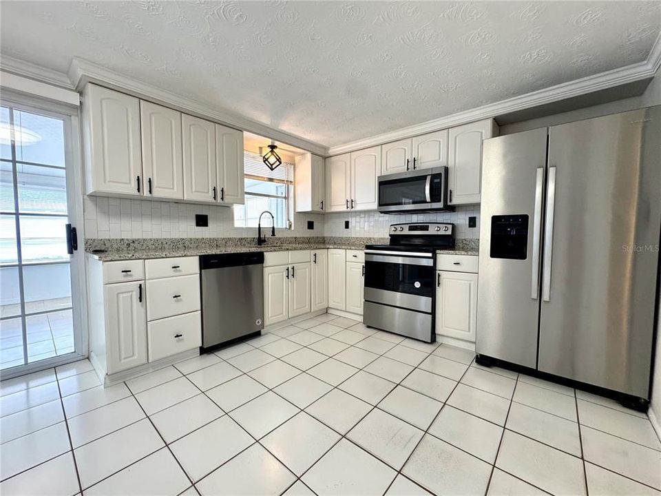 For Rent: $1,800 (2 beds, 2 baths, 1152 Square Feet)