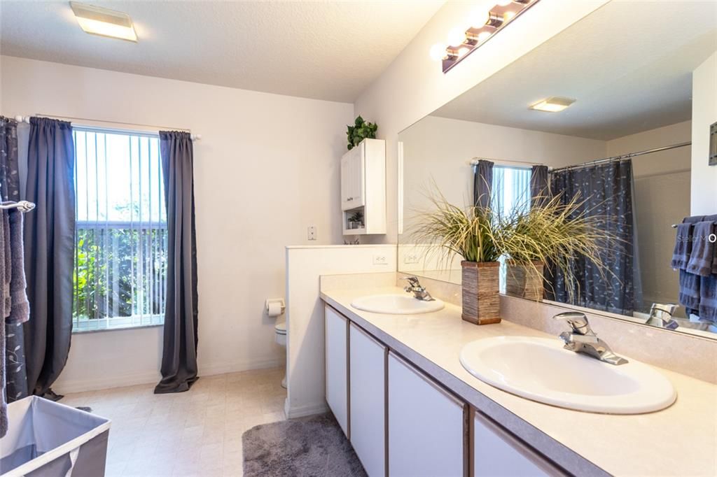 For Sale: $320,000 (3 beds, 2 baths, 1584 Square Feet)