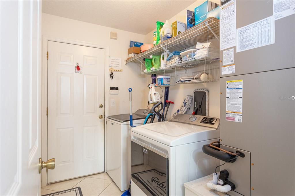 For Sale: $320,000 (3 beds, 2 baths, 1584 Square Feet)