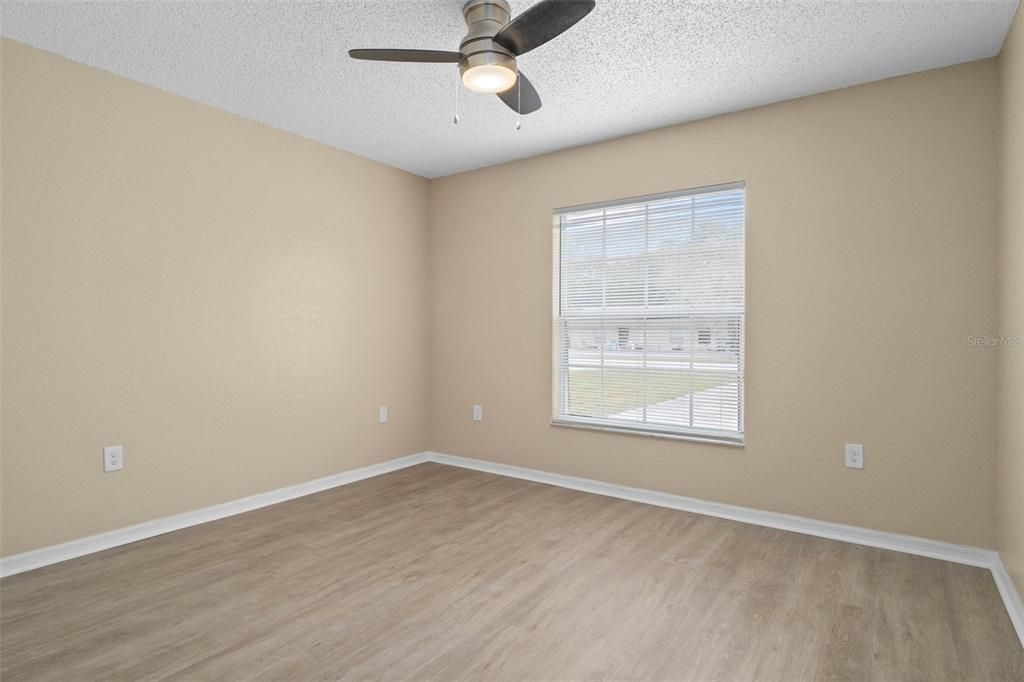 For Sale: $529,999 (6 beds, 0 baths, 2574 Square Feet)