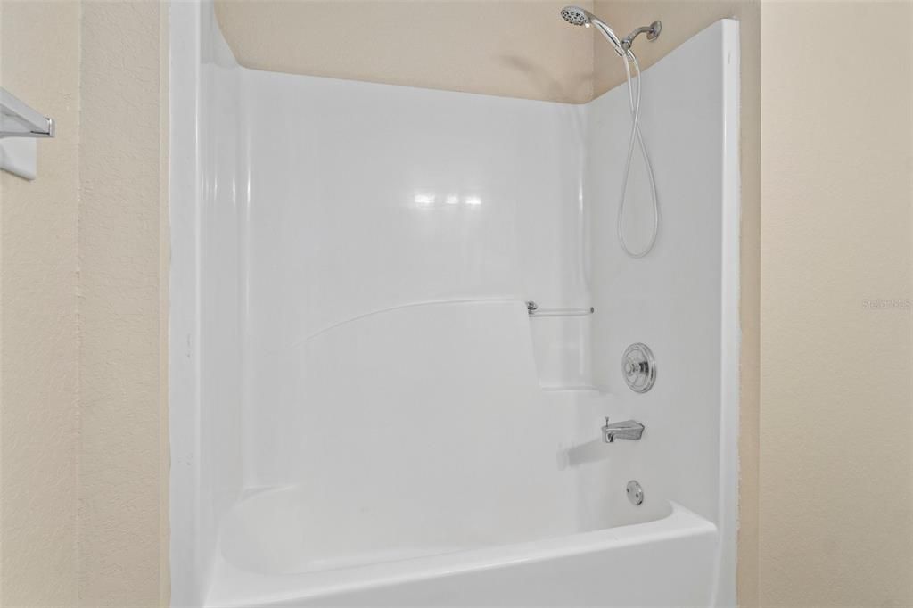 For Sale: $529,999 (6 beds, 0 baths, 2574 Square Feet)