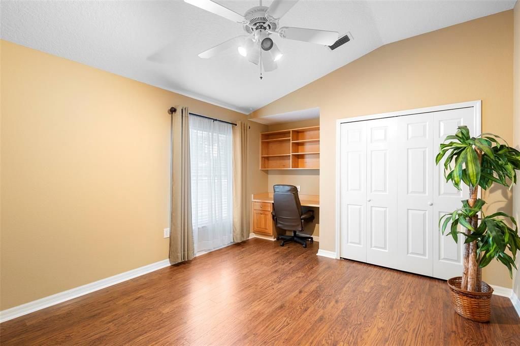 合同活跃: $560,000 (3 贝兹, 2 浴室, 2469 平方英尺)