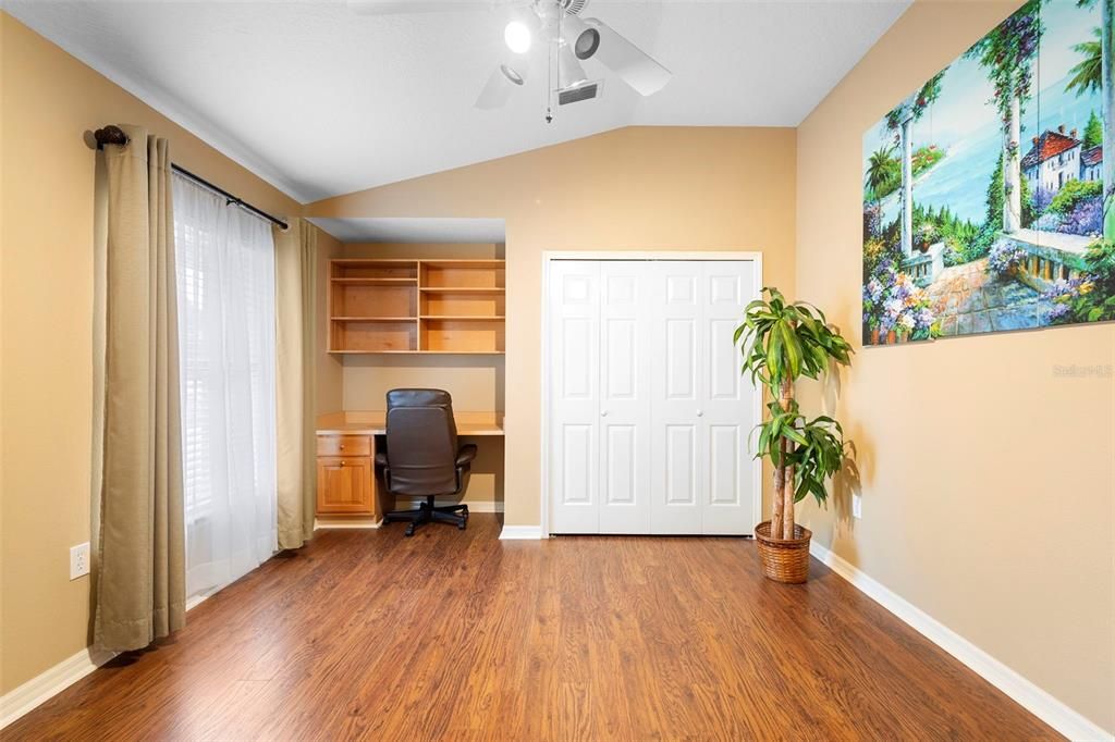 合同活跃: $560,000 (3 贝兹, 2 浴室, 2469 平方英尺)