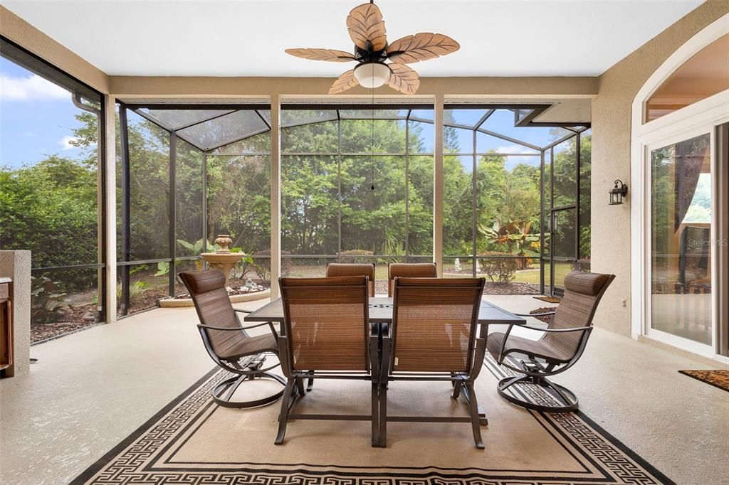 合同活跃: $560,000 (3 贝兹, 2 浴室, 2469 平方英尺)