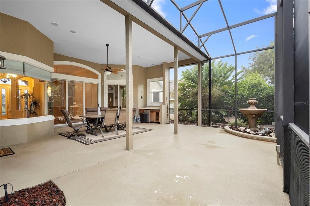 合同活跃: $560,000 (3 贝兹, 2 浴室, 2469 平方英尺)