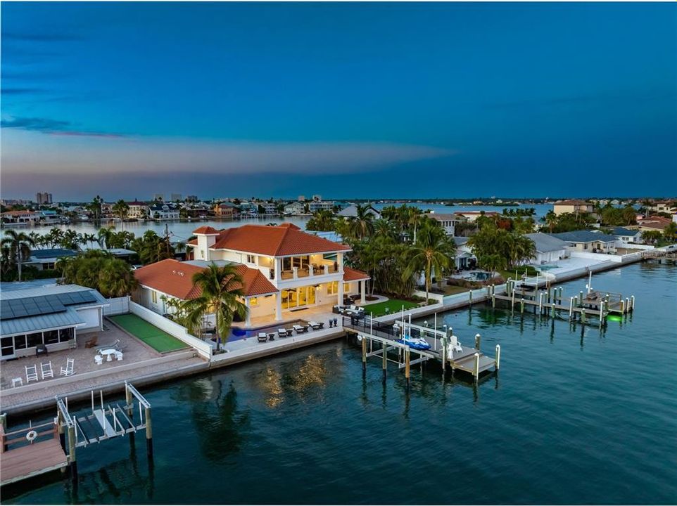 На продажу: $5,200,000 (4 спален, 4 ванн, 5138 Квадратных фут)