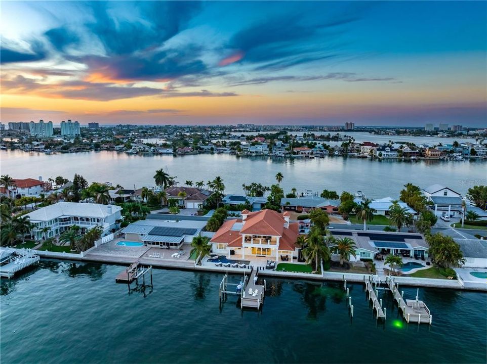 На продажу: $5,200,000 (4 спален, 4 ванн, 5138 Квадратных фут)