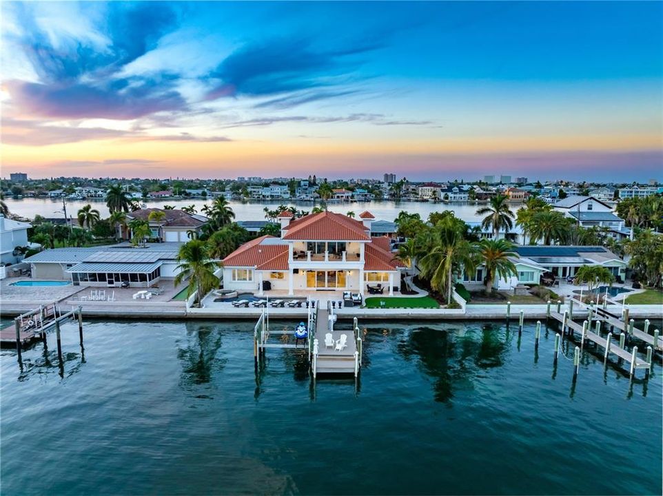 На продажу: $5,200,000 (4 спален, 4 ванн, 5138 Квадратных фут)