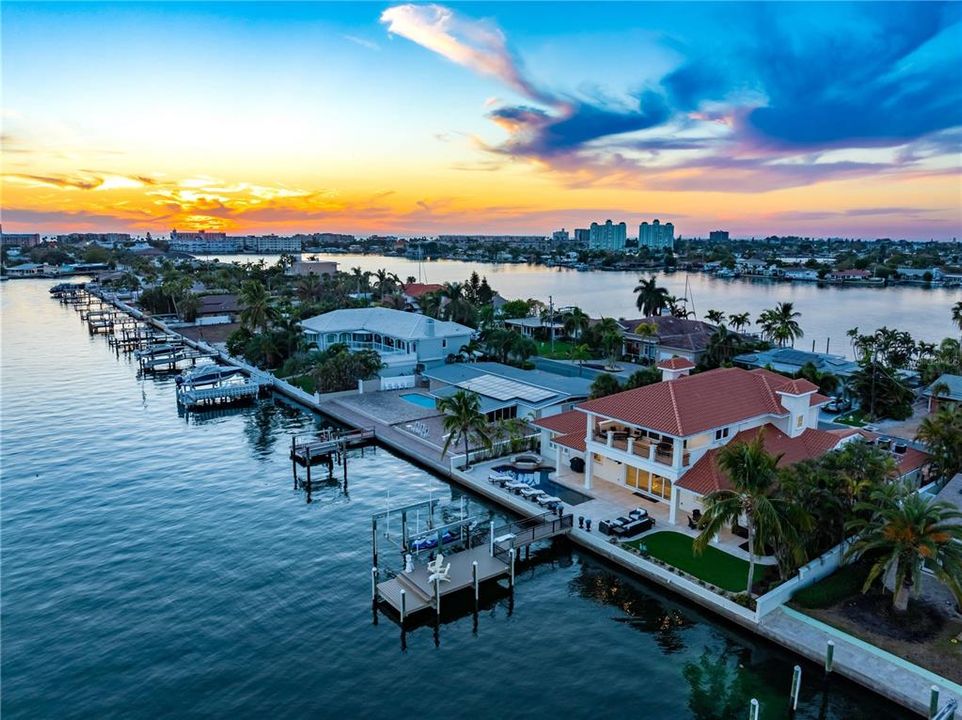 На продажу: $5,200,000 (4 спален, 4 ванн, 5138 Квадратных фут)