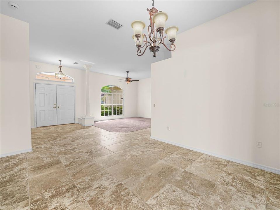 合同活跃: $595,000 (3 贝兹, 2 浴室, 2520 平方英尺)