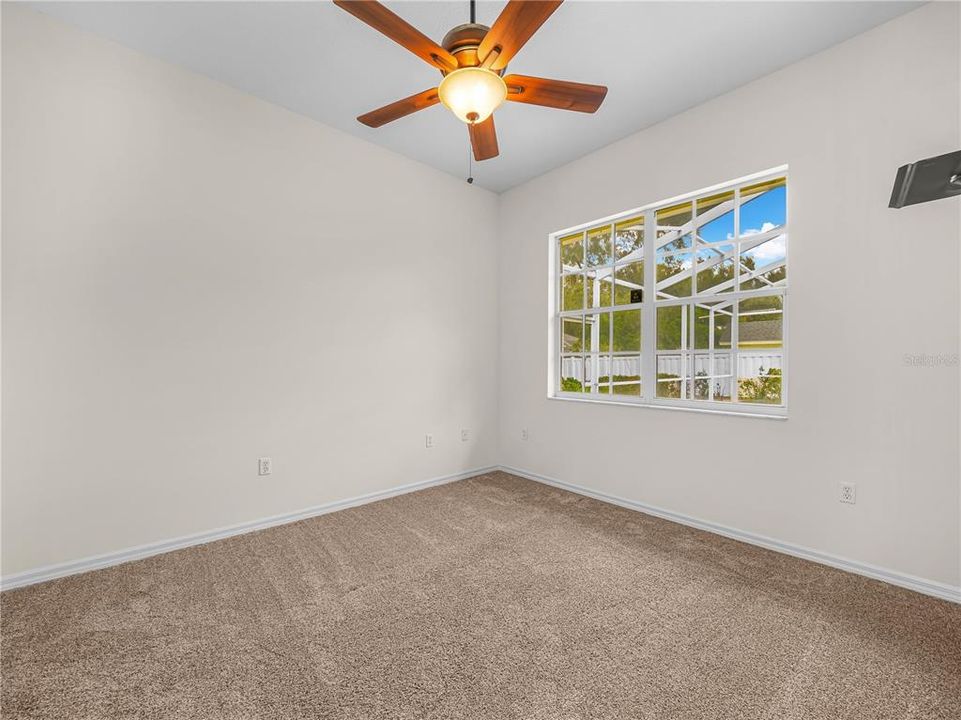 合同活跃: $595,000 (3 贝兹, 2 浴室, 2520 平方英尺)