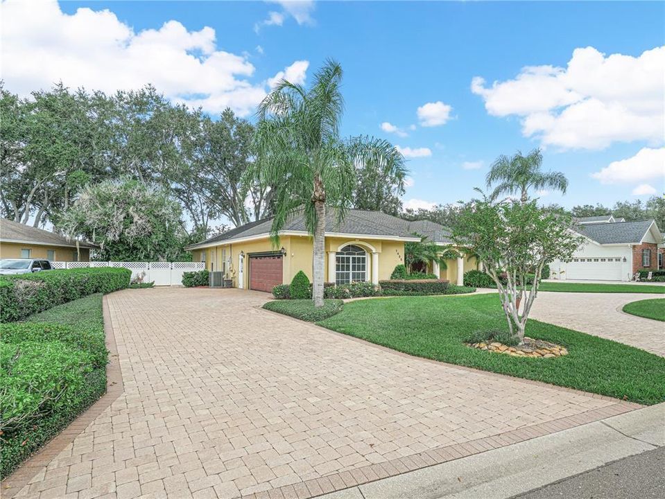 合同活跃: $595,000 (3 贝兹, 2 浴室, 2520 平方英尺)