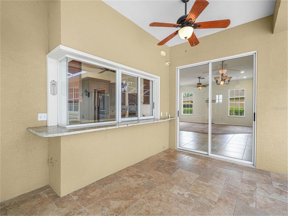 合同活跃: $595,000 (3 贝兹, 2 浴室, 2520 平方英尺)