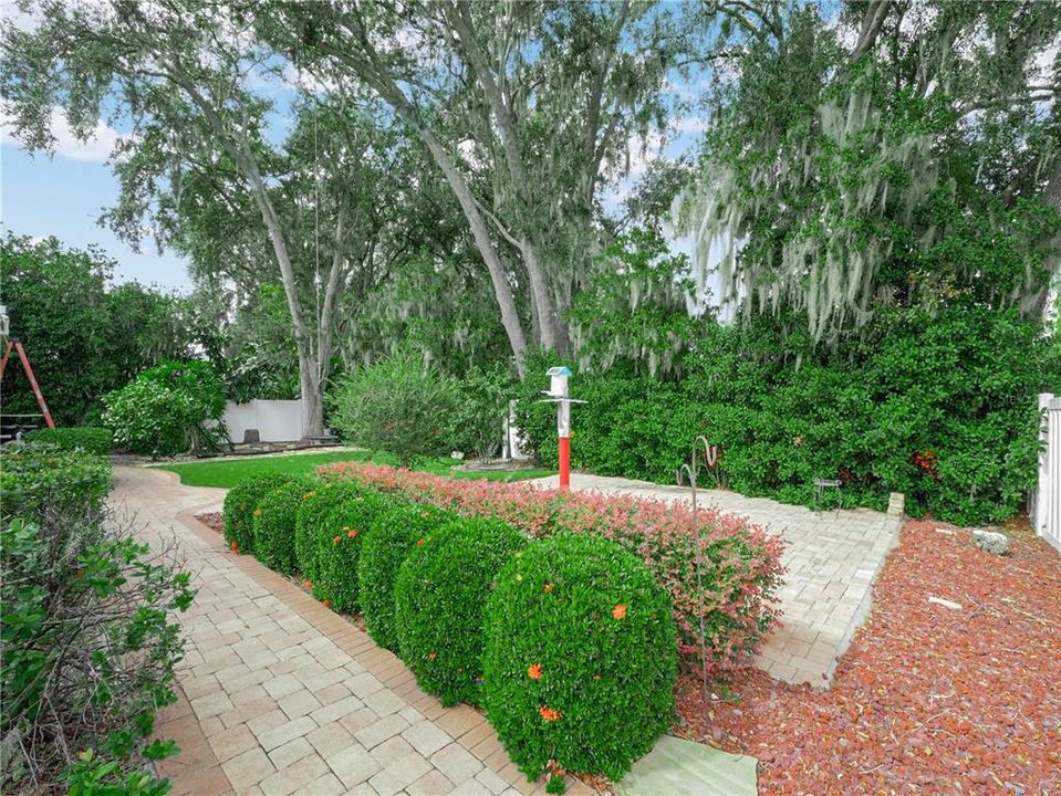 合同活跃: $595,000 (3 贝兹, 2 浴室, 2520 平方英尺)