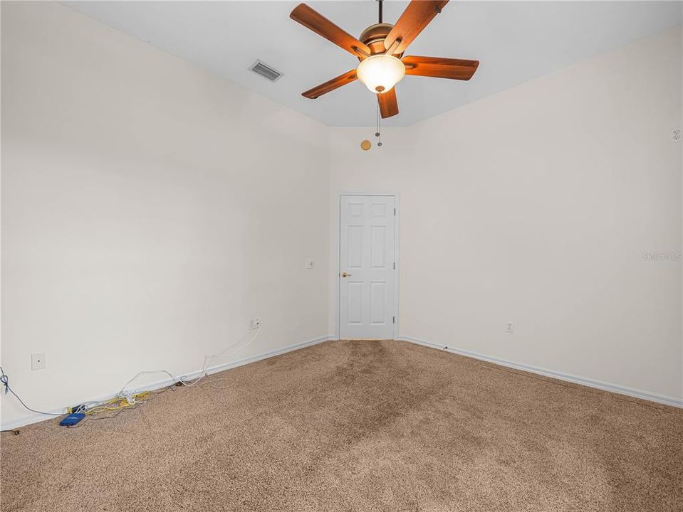 合同活跃: $595,000 (3 贝兹, 2 浴室, 2520 平方英尺)