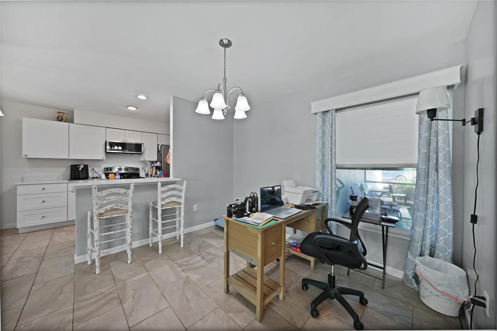 待售: $199,000 (2 贝兹, 2 浴室, 1102 平方英尺)