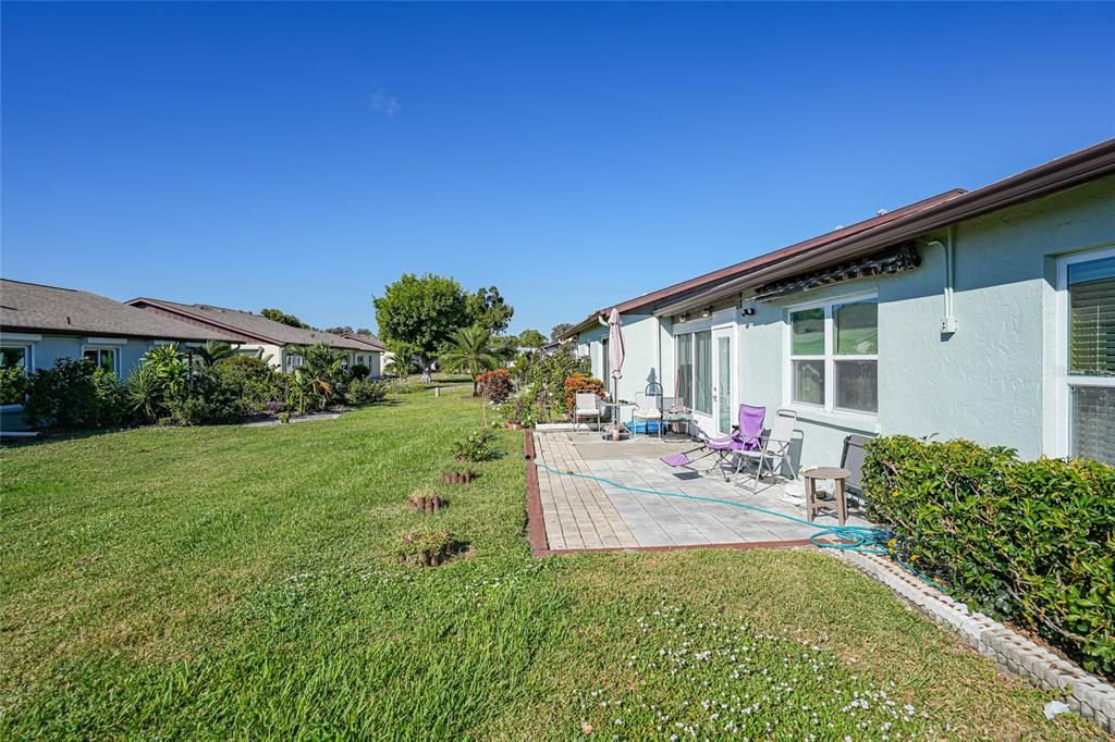 待售: $199,000 (2 贝兹, 2 浴室, 1102 平方英尺)