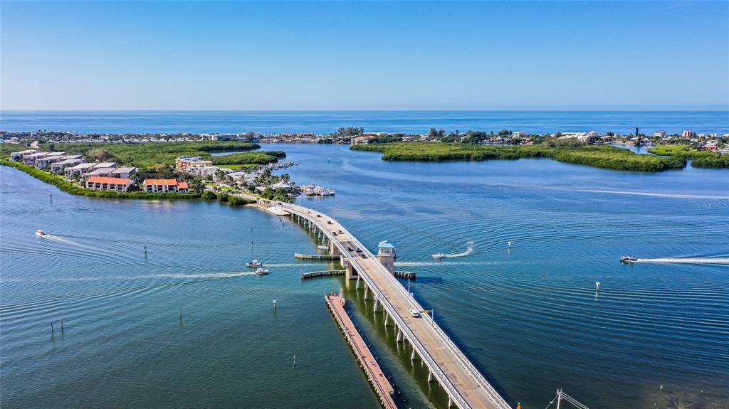 待售: $199,000 (2 贝兹, 2 浴室, 1102 平方英尺)