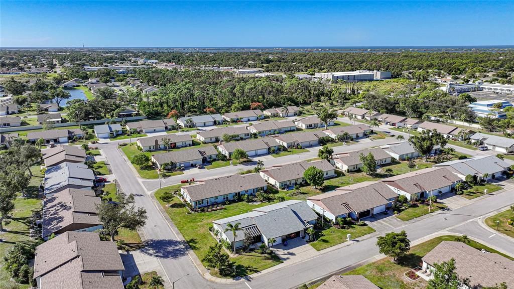 待售: $199,000 (2 贝兹, 2 浴室, 1102 平方英尺)