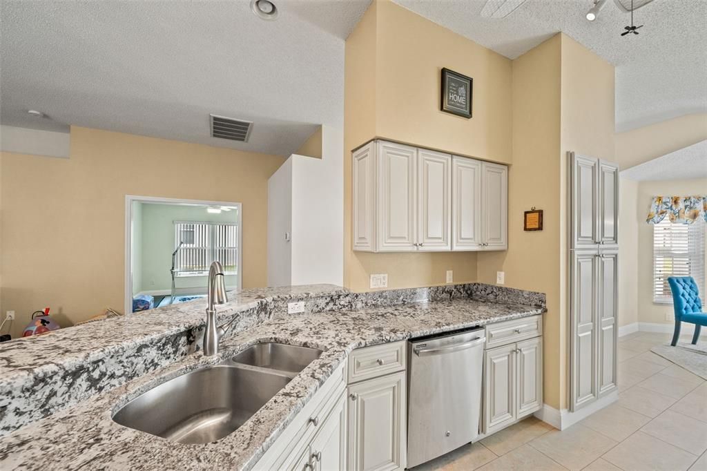 For Sale: $314,900 (2 beds, 2 baths, 1683 Square Feet)