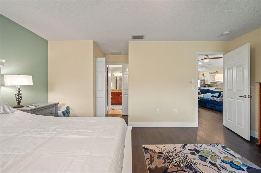 For Sale: $314,900 (2 beds, 2 baths, 1683 Square Feet)