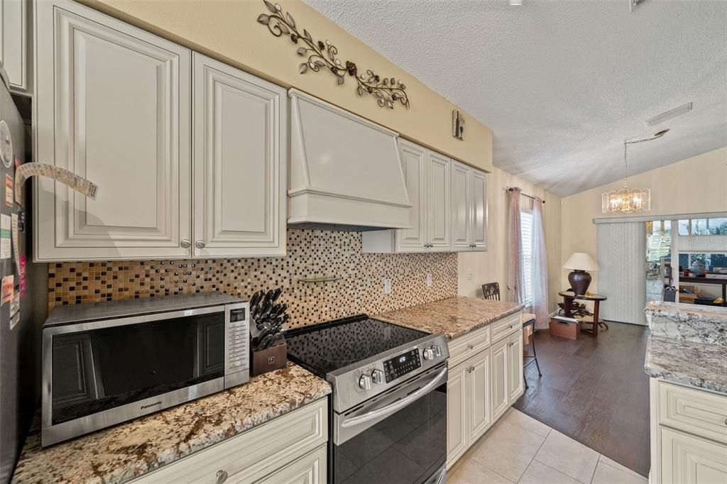 For Sale: $314,900 (2 beds, 2 baths, 1683 Square Feet)