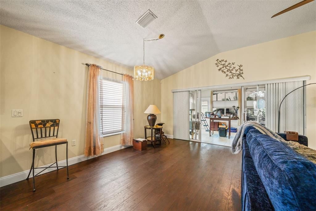 For Sale: $314,900 (2 beds, 2 baths, 1683 Square Feet)