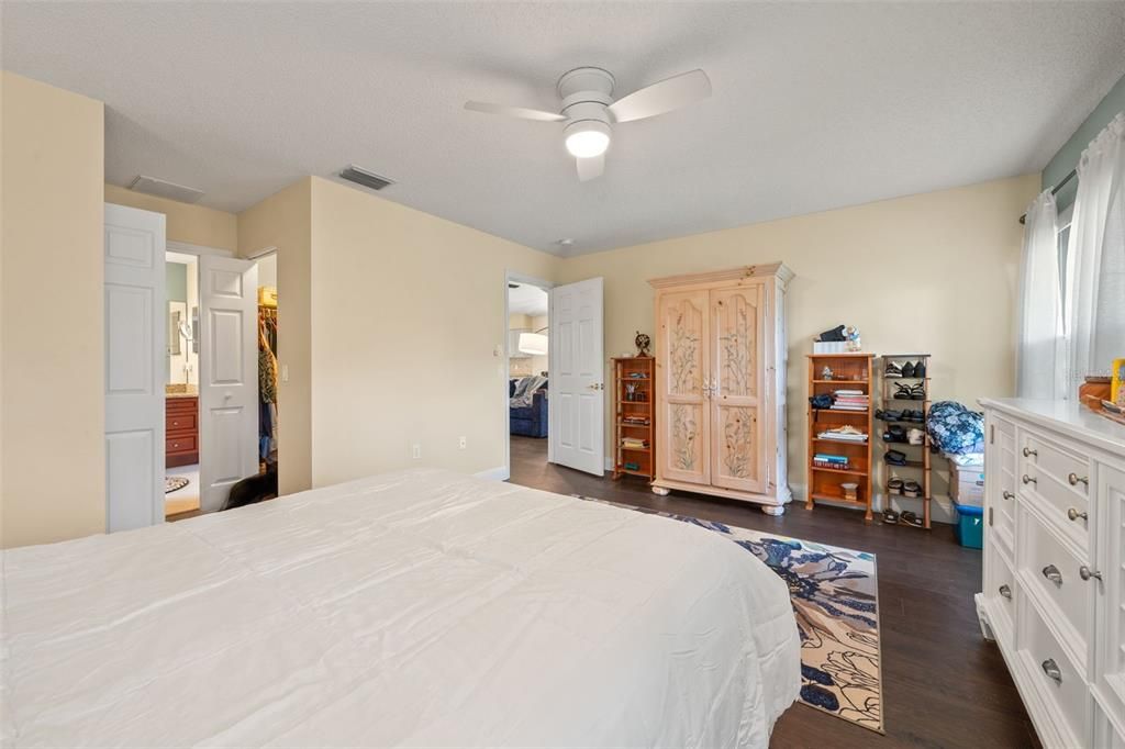 For Sale: $314,900 (2 beds, 2 baths, 1683 Square Feet)