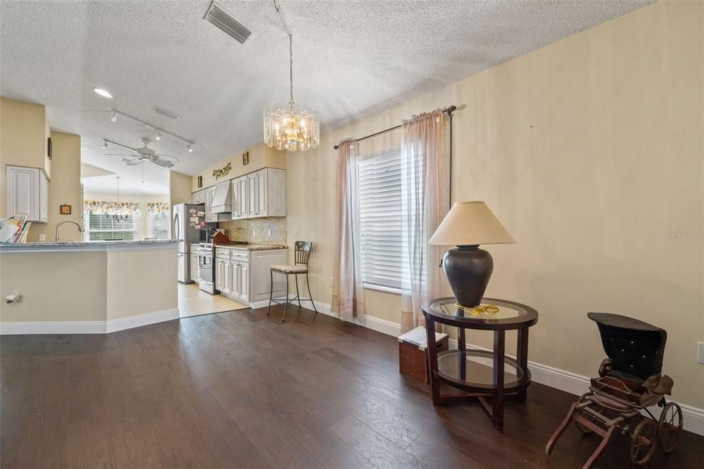 For Sale: $314,900 (2 beds, 2 baths, 1683 Square Feet)