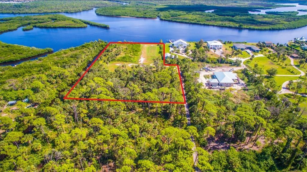 待售: $1,149,000 (4.22 acres)