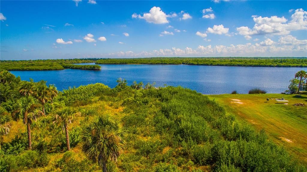 待售: $1,149,000 (4.22 acres)