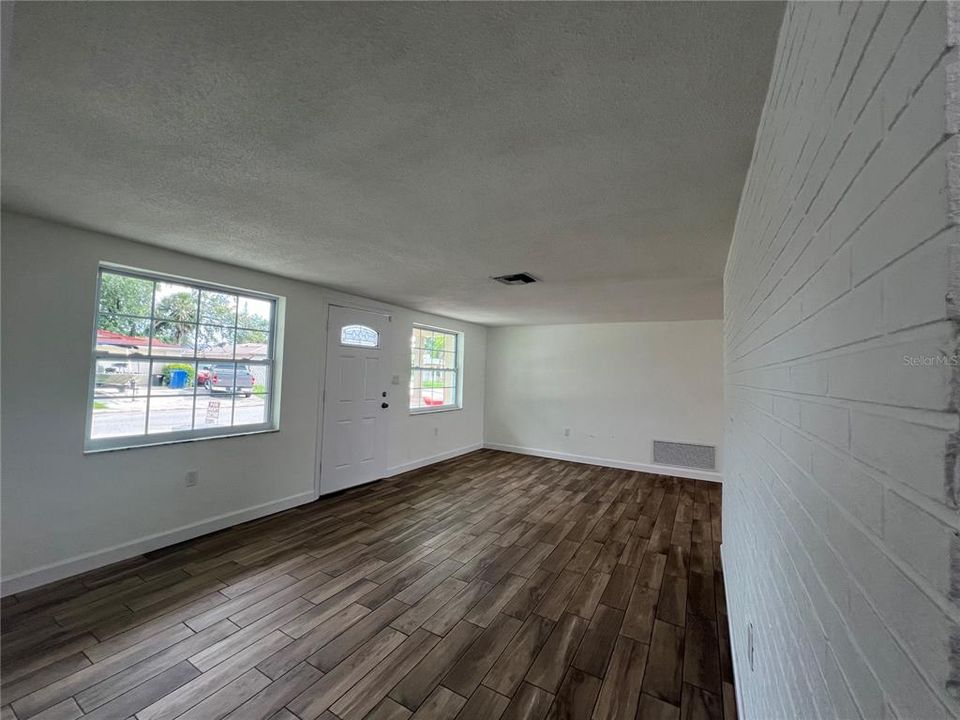 For Rent: $1,850 (2 beds, 2 baths, 1047 Square Feet)