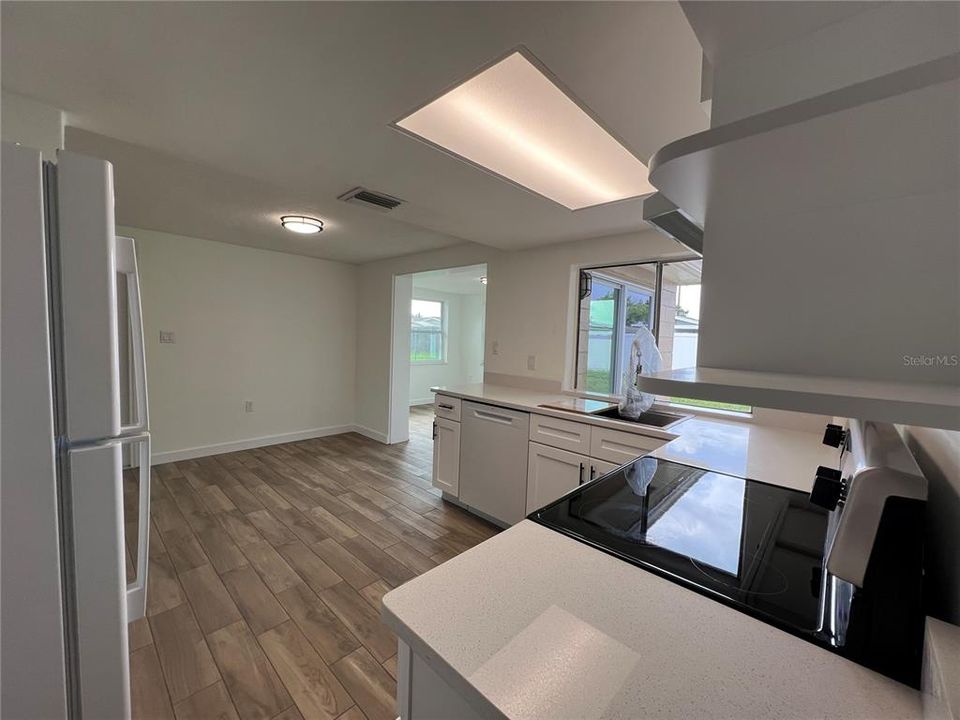 For Rent: $1,850 (2 beds, 2 baths, 1047 Square Feet)