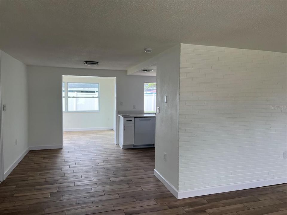 For Rent: $1,850 (2 beds, 2 baths, 1047 Square Feet)