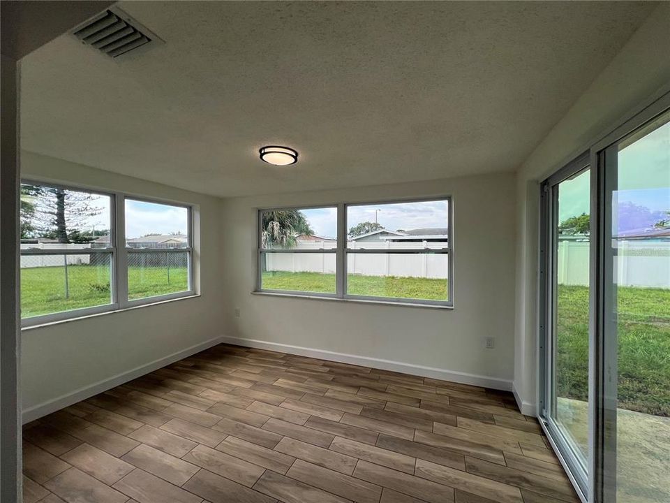 For Rent: $1,850 (2 beds, 2 baths, 1047 Square Feet)