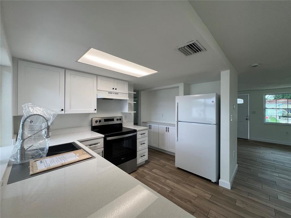 For Rent: $1,850 (2 beds, 2 baths, 1047 Square Feet)