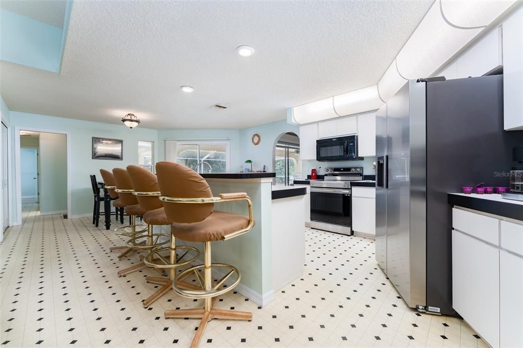 На продажу: $445,000 (4 спален, 2 ванн, 2507 Квадратных фут)