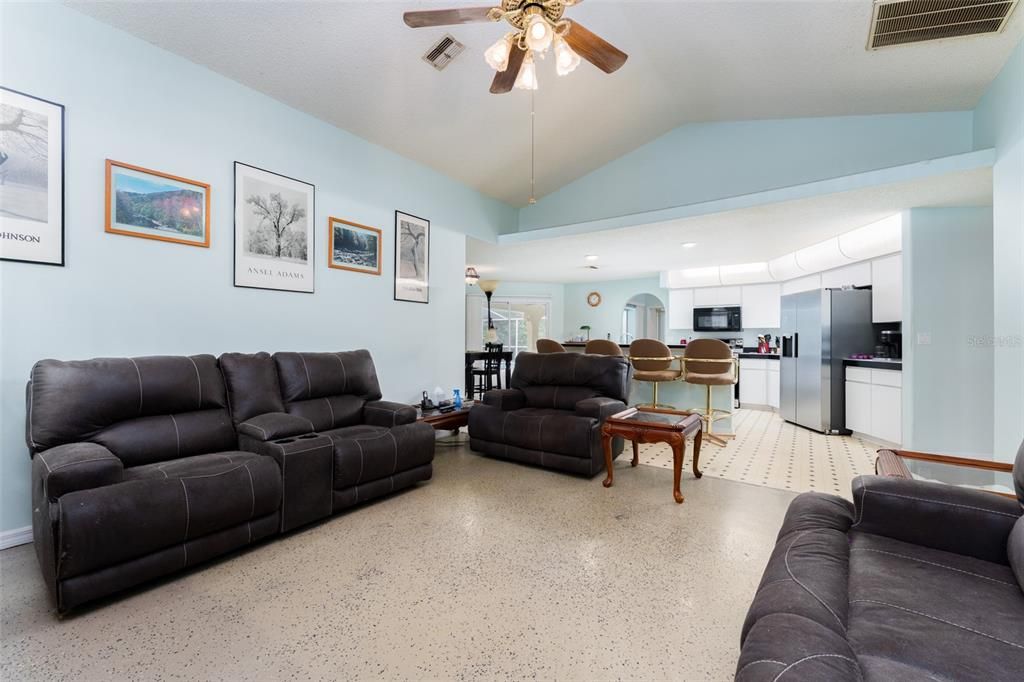 На продажу: $445,000 (4 спален, 2 ванн, 2507 Квадратных фут)