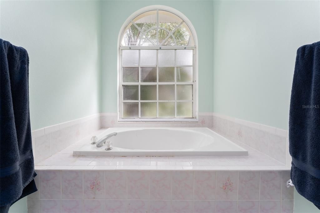 На продажу: $445,000 (4 спален, 2 ванн, 2507 Квадратных фут)