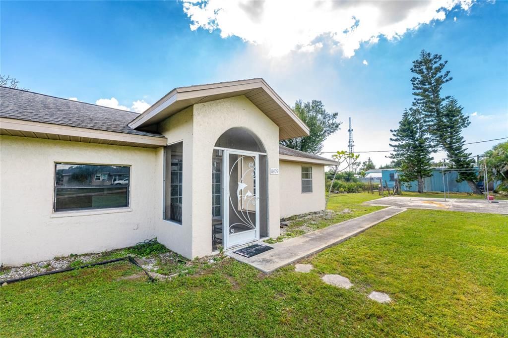 На продажу: $195,000 (4 спален, 2 ванн, 1407 Квадратных фут)